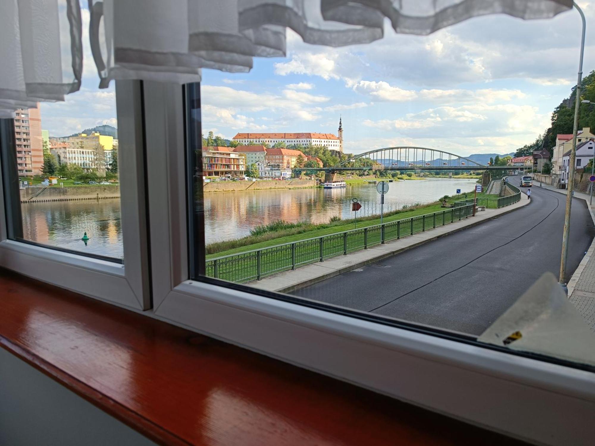U Bocmana S Vyhledem Na Zamek A Labe Apartment Дечин Екстериор снимка